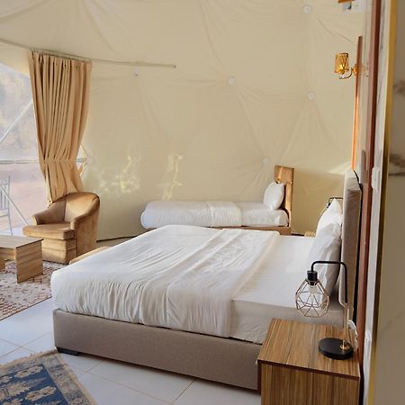 Rum Four Mountain Luxury Camp Wadi Rum Buitenkant foto