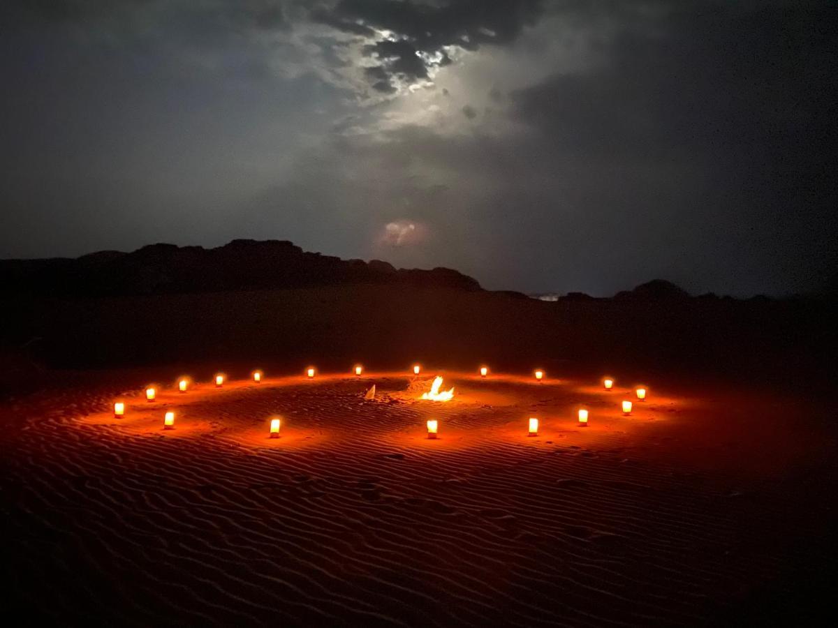 Rum Four Mountain Luxury Camp Wadi Rum Buitenkant foto
