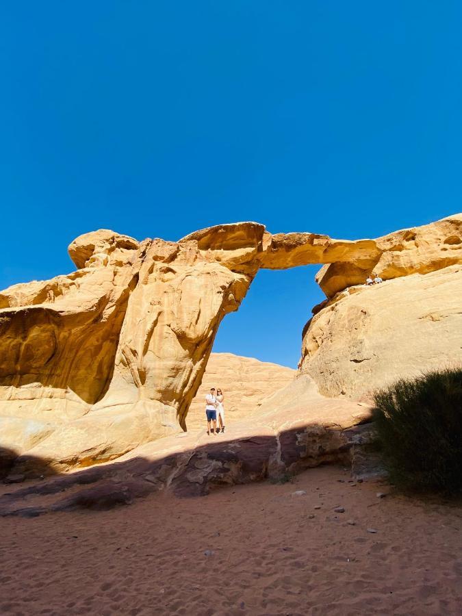Rum Four Mountain Luxury Camp Wadi Rum Buitenkant foto