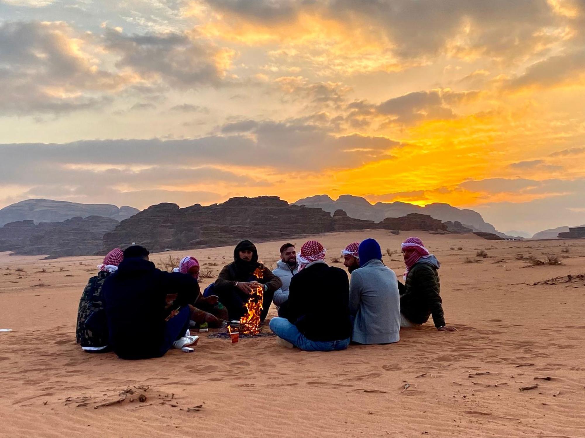 Rum Four Mountain Luxury Camp Wadi Rum Buitenkant foto