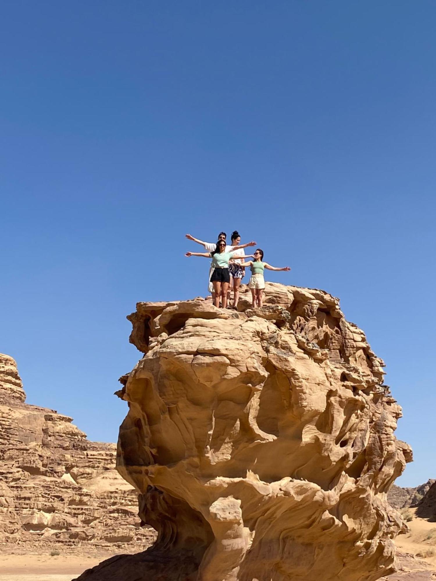 Rum Four Mountain Luxury Camp Wadi Rum Buitenkant foto