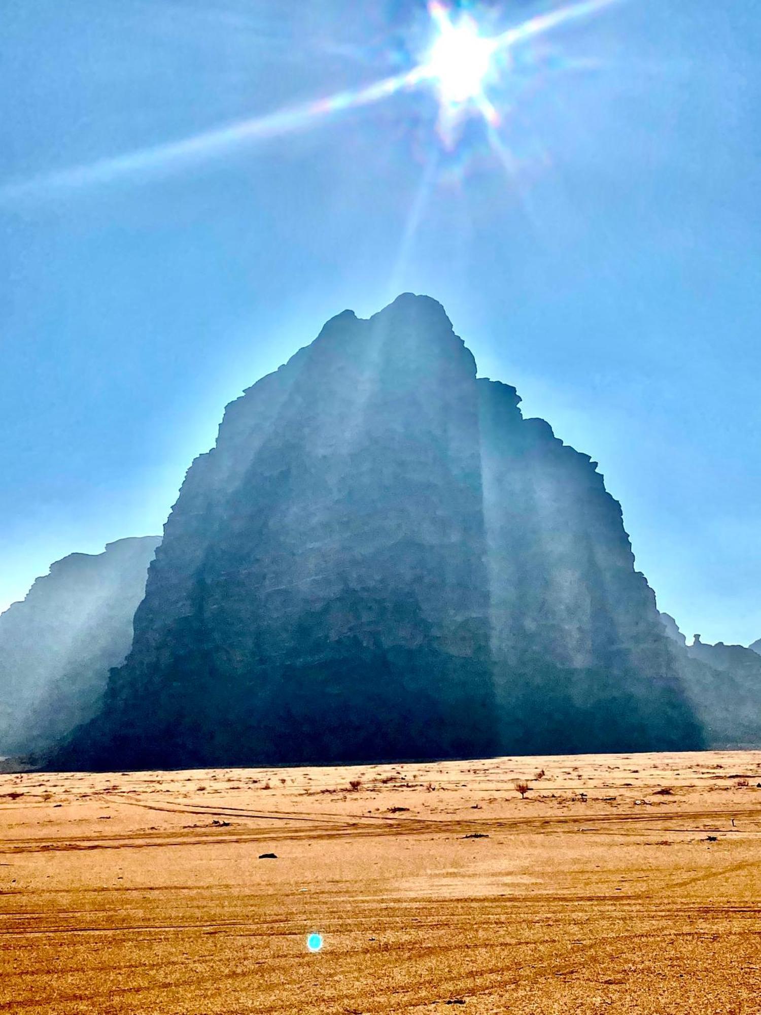 Rum Four Mountain Luxury Camp Wadi Rum Buitenkant foto