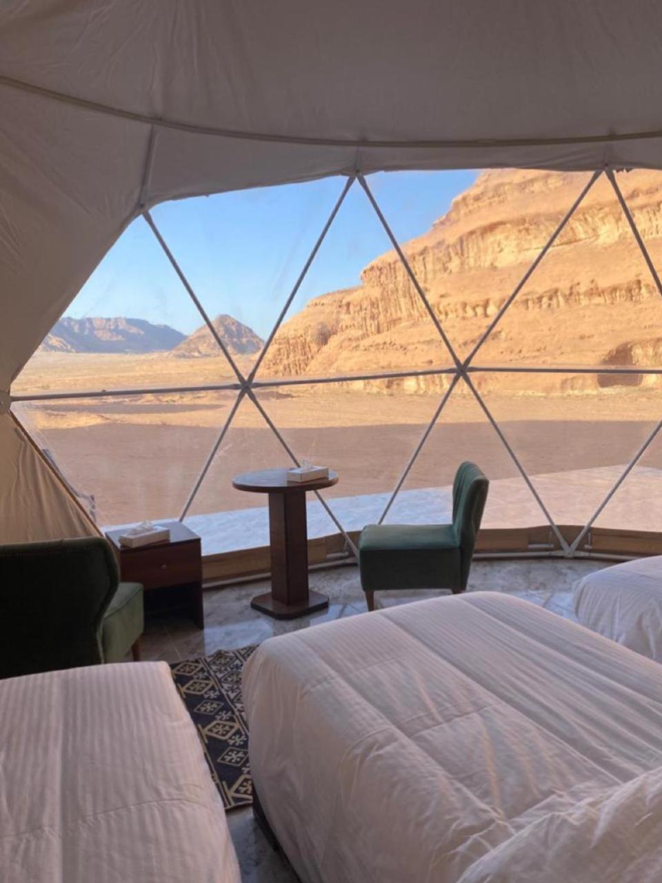 Rum Four Mountain Luxury Camp Wadi Rum Buitenkant foto