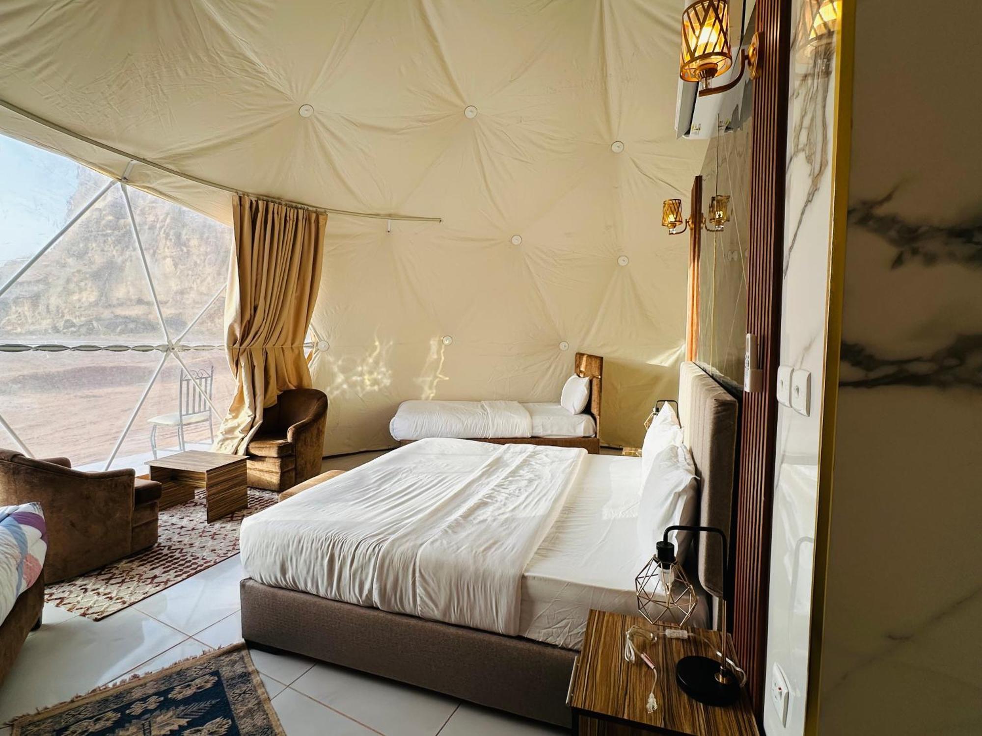 Rum Four Mountain Luxury Camp Wadi Rum Buitenkant foto