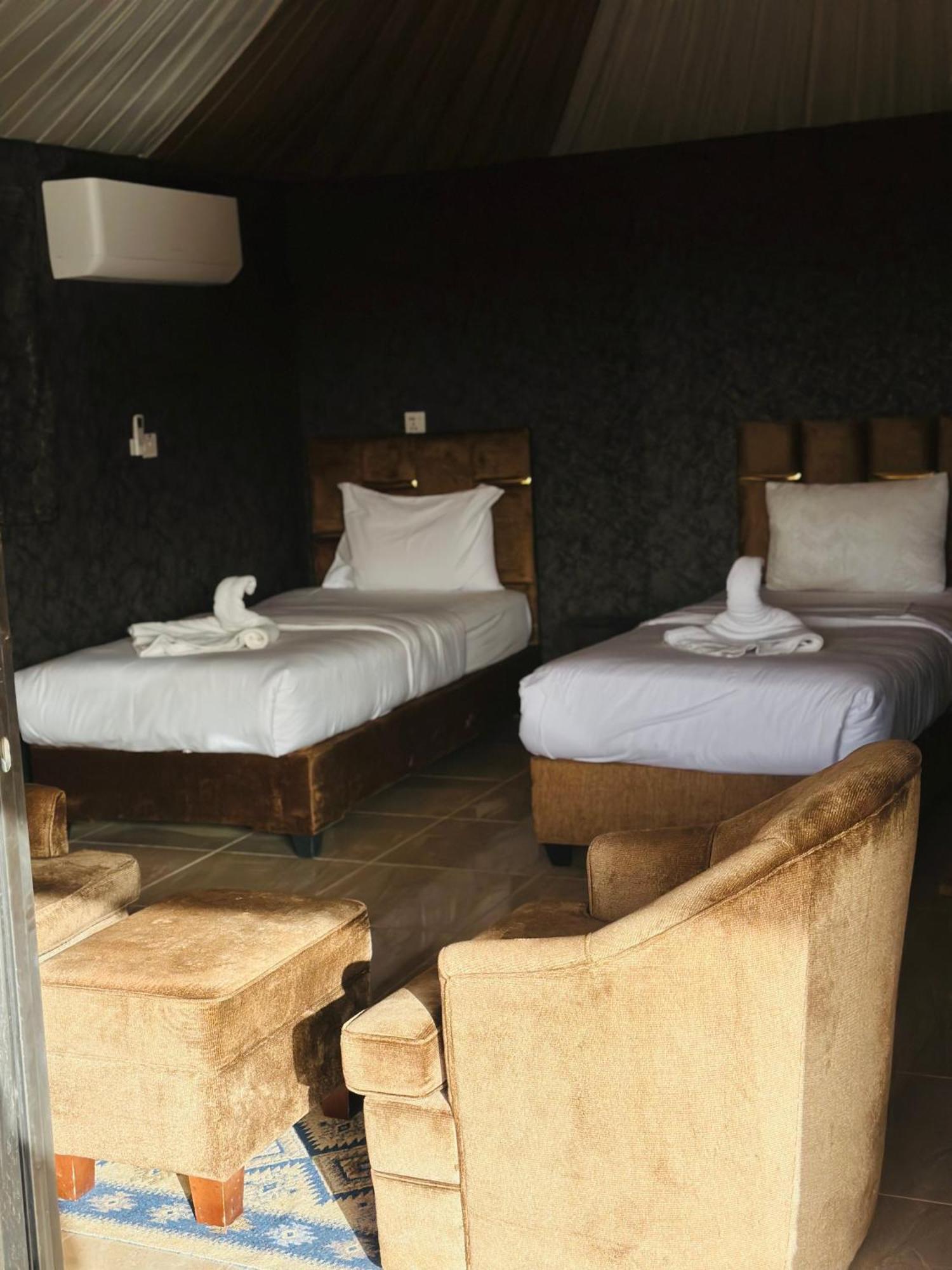 Rum Four Mountain Luxury Camp Wadi Rum Buitenkant foto