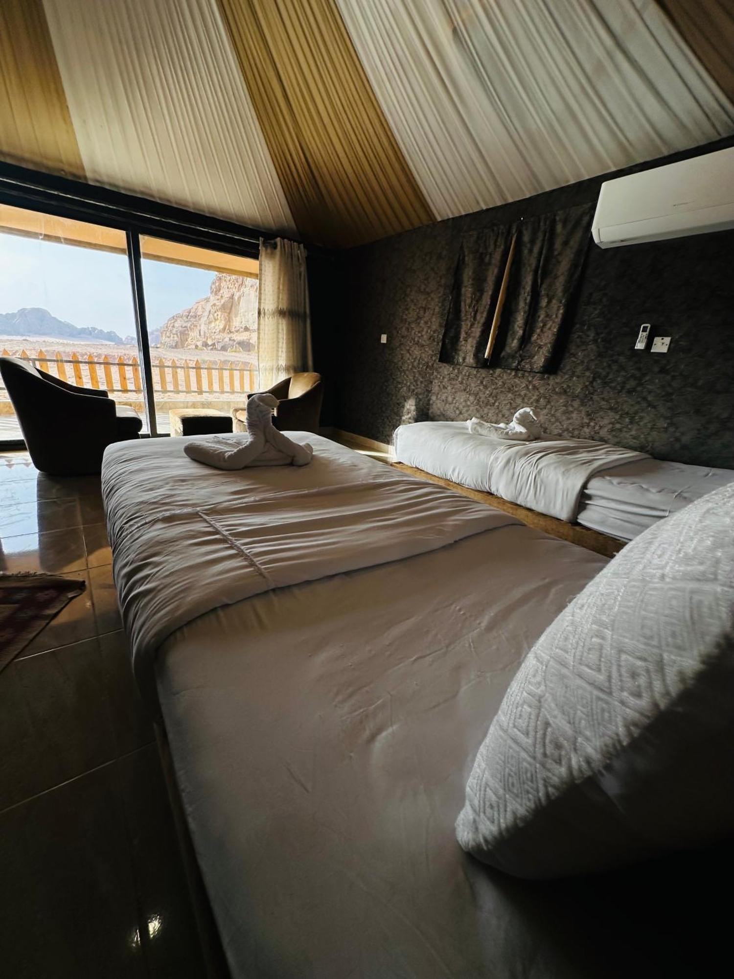 Rum Four Mountain Luxury Camp Wadi Rum Buitenkant foto