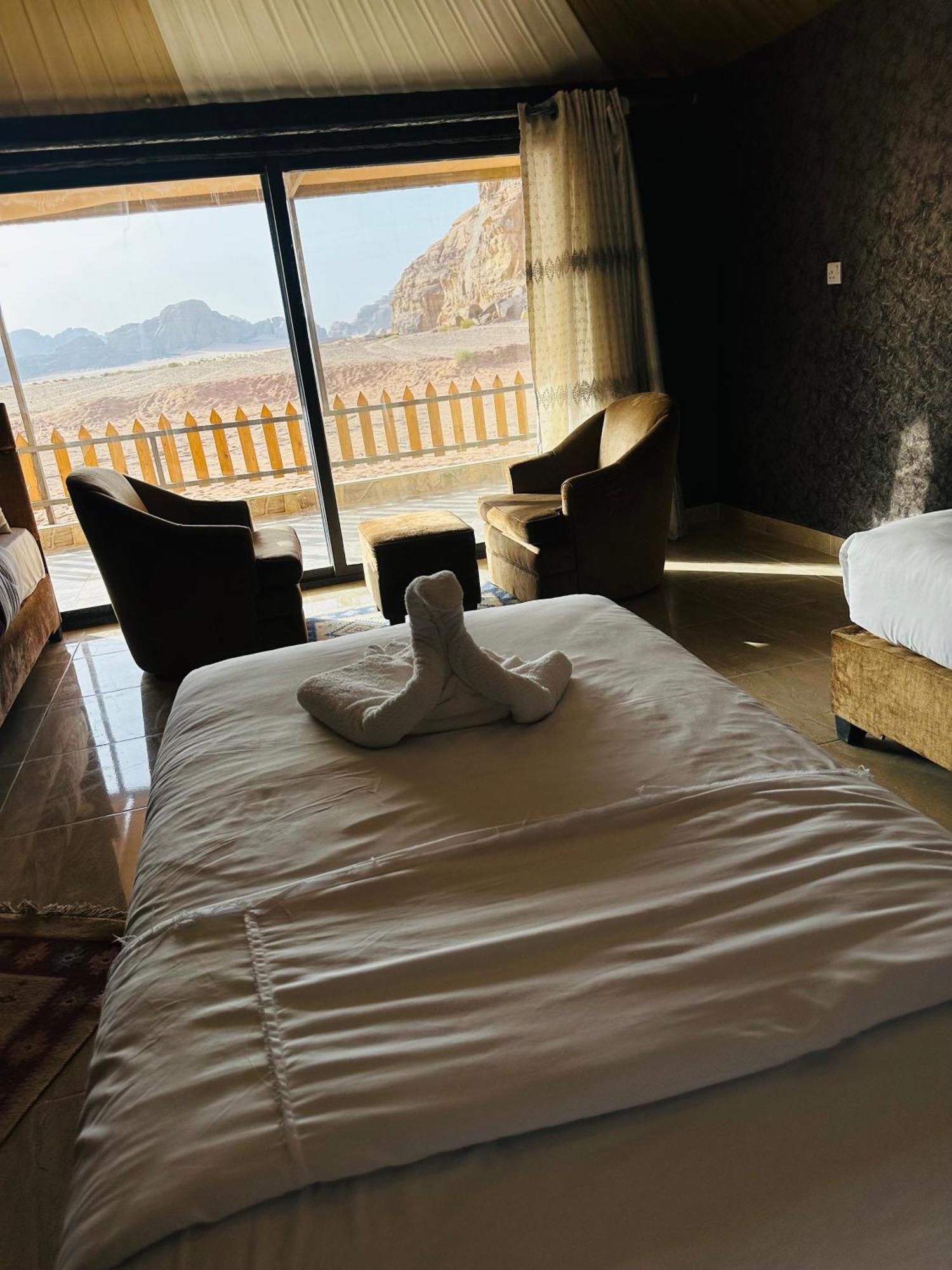 Rum Four Mountain Luxury Camp Wadi Rum Buitenkant foto