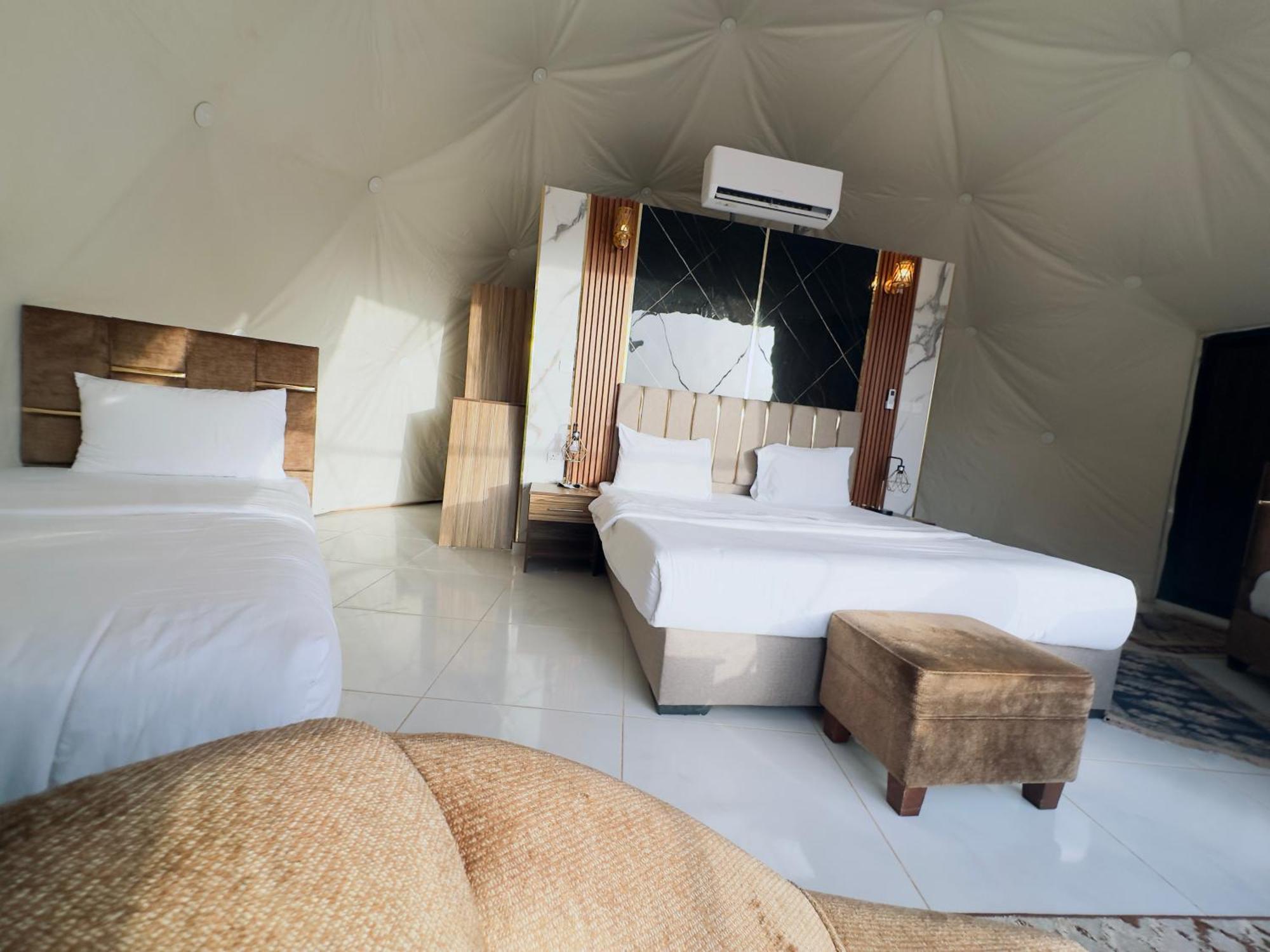 Rum Four Mountain Luxury Camp Wadi Rum Buitenkant foto