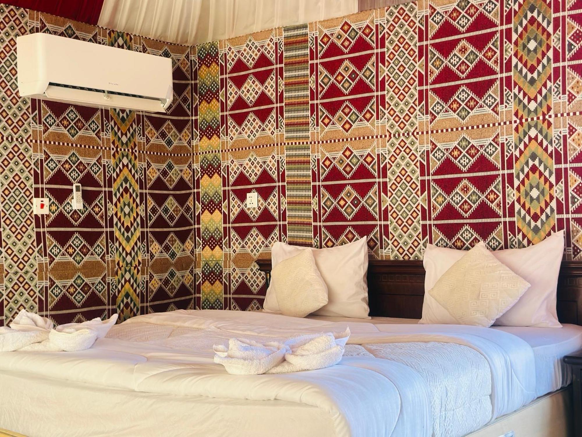 Rum Four Mountain Luxury Camp Wadi Rum Buitenkant foto